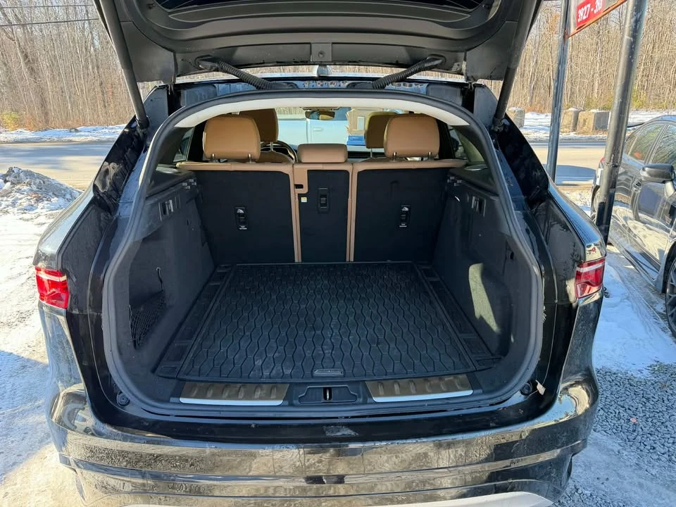 2023 Jaguar F-Pace - Image 19 of 19