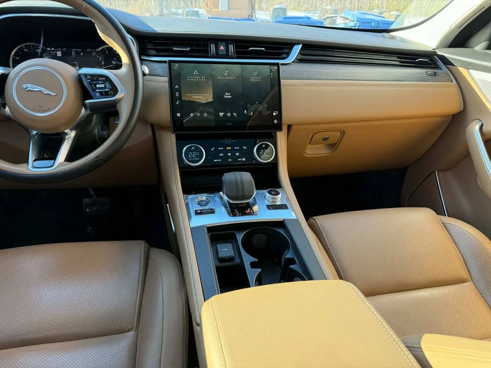 2023 Jaguar F-Pace - Image 11 of 19