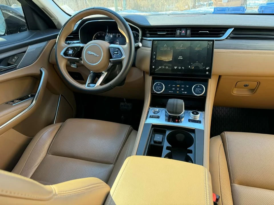 2023 Jaguar F-Pace - Image 15 of 19