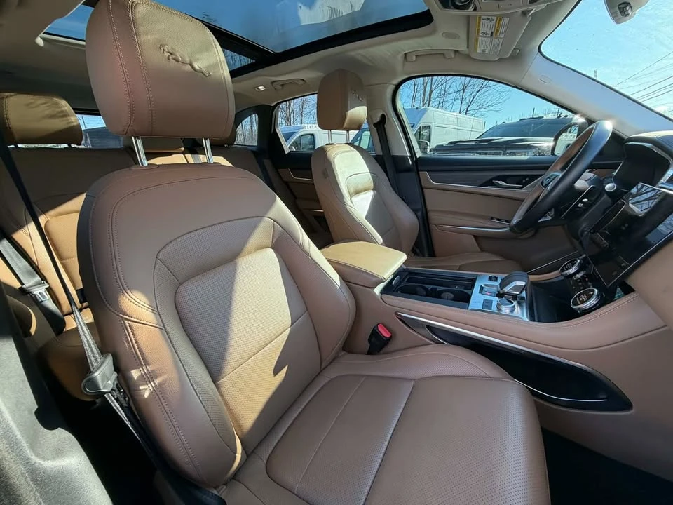 2023 Jaguar F-Pace - Image 12 of 19