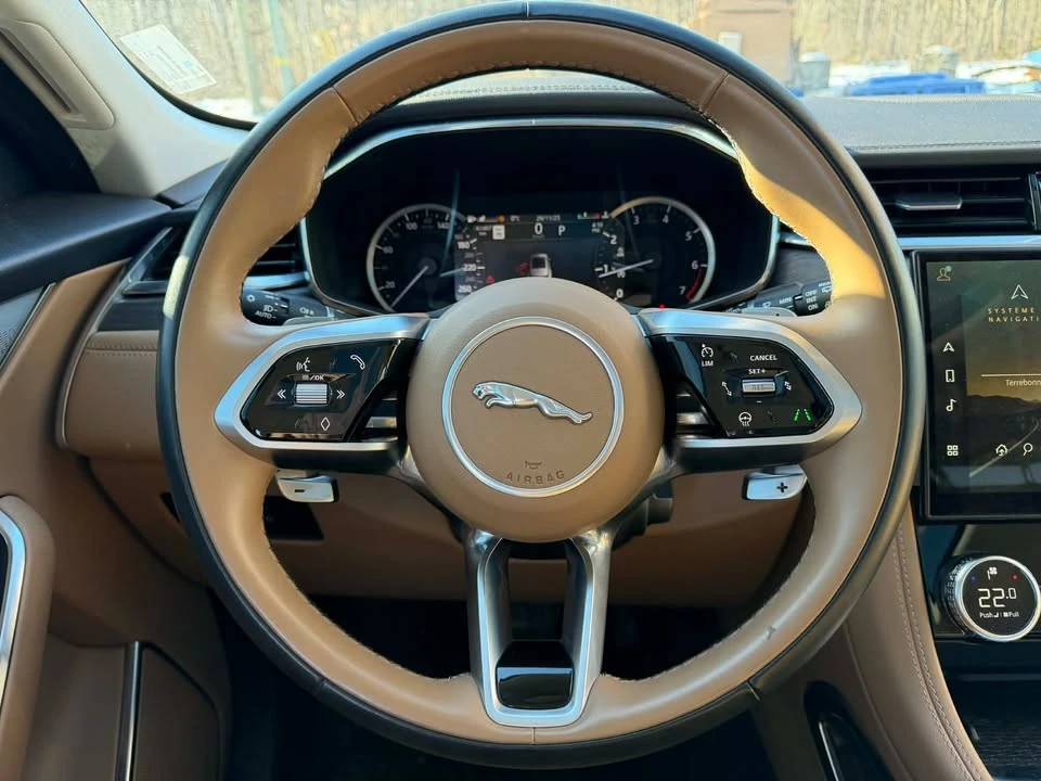 2023 Jaguar F-Pace - Image 13 of 19