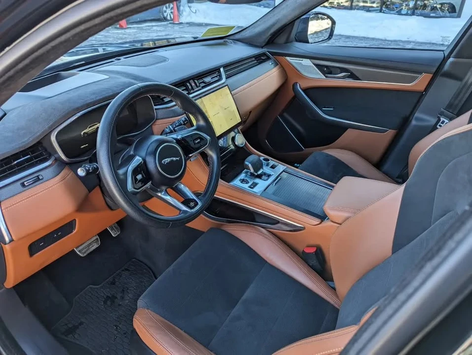 2023 Jaguar F-Pace SVR - Image 10 of 17