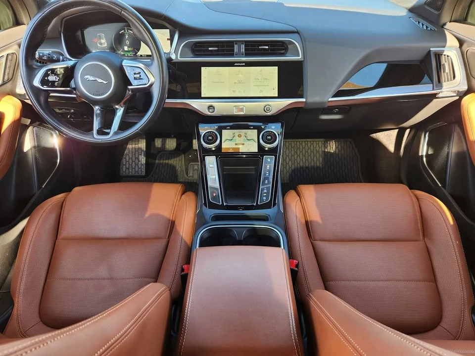 2023 Jaguar F-Pace - Image 5 of 9