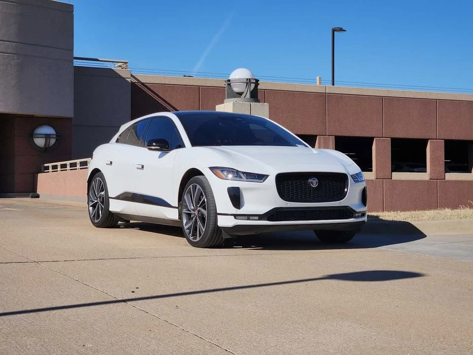 2023 Jaguar F-Pace - Image 2 of 9