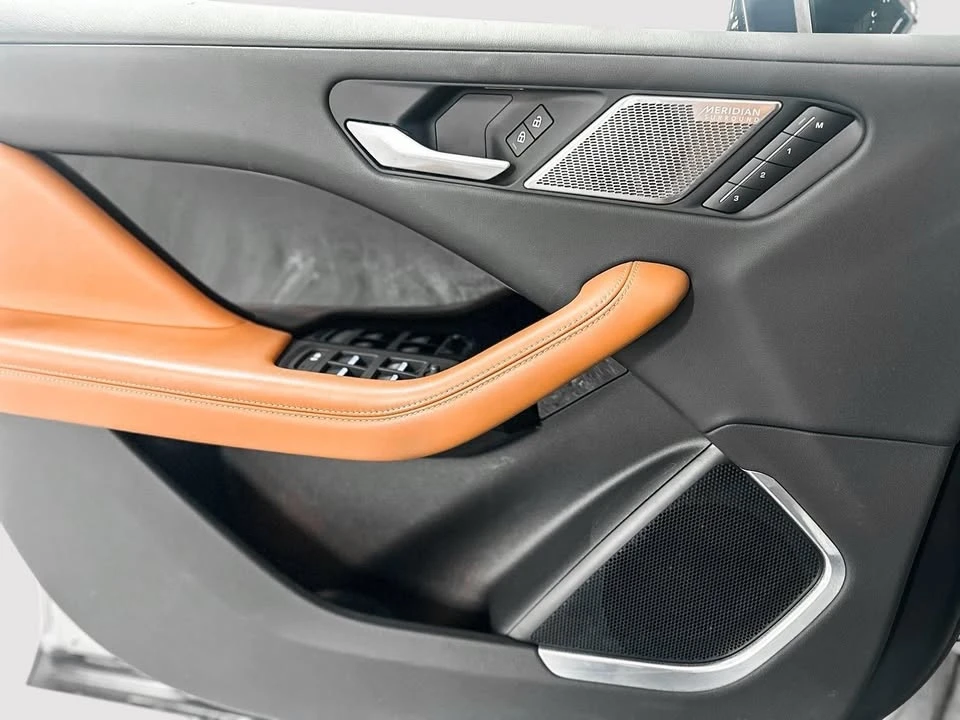 2023 Jaguar I-Pace - Image 18 of 20