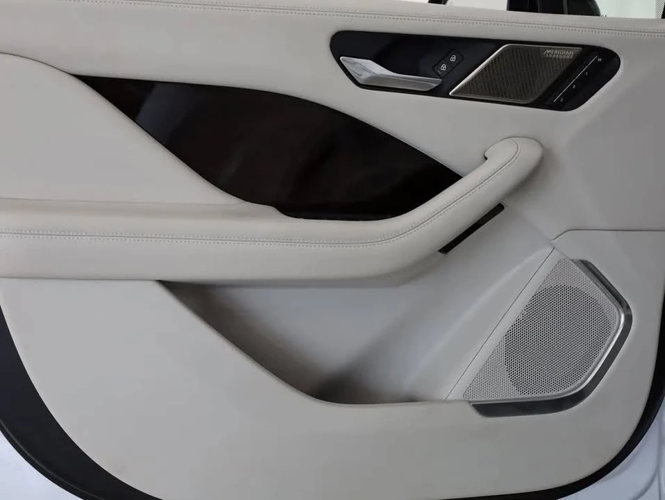 2023 Jaguar I-Pace - Image 7 of 20