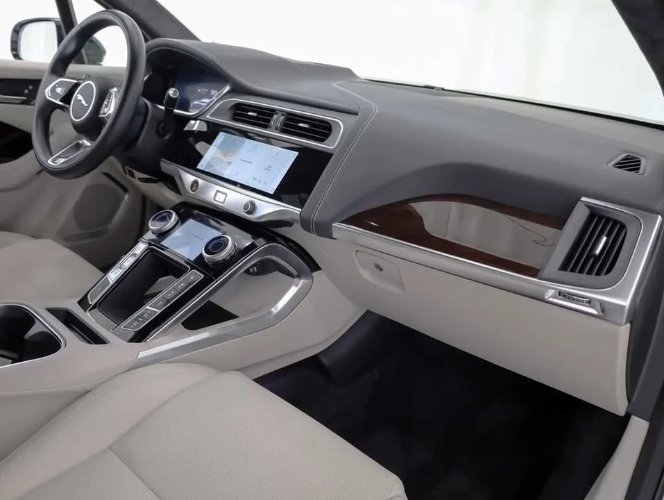 2023 Jaguar I-Pace - Image 17 of 20