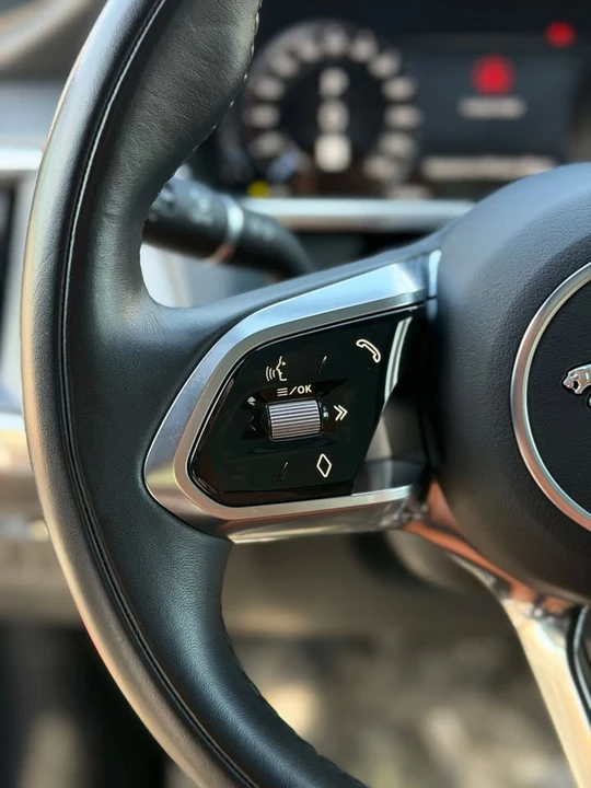 2023 Jaguar I-Pace - Image 14 of 20