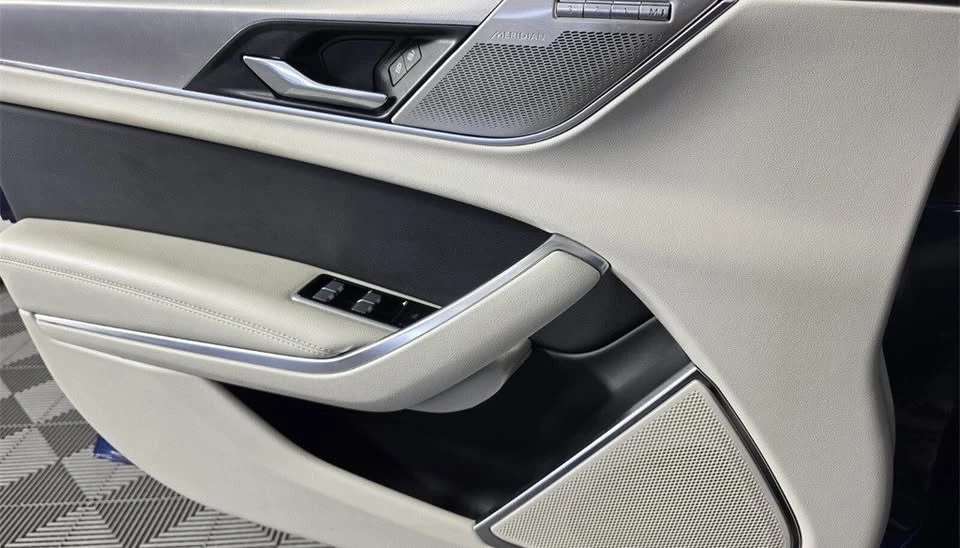 2023 Jaguar X260 XF - Image 2 of 13