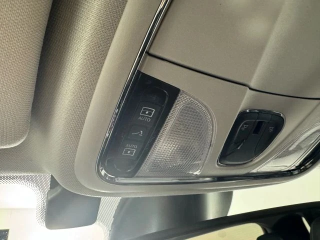 2023 Jeep KL Cherokee - Image 18 of 21