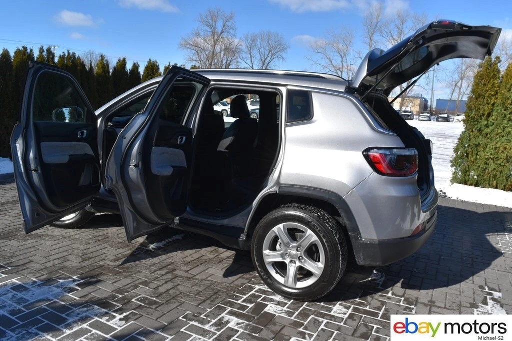2023 Jeep Compass - Image 19 of 21