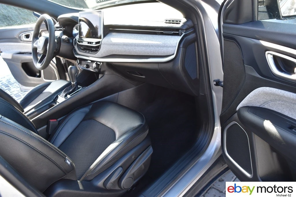 2023 Jeep Compass - Image 16 of 21