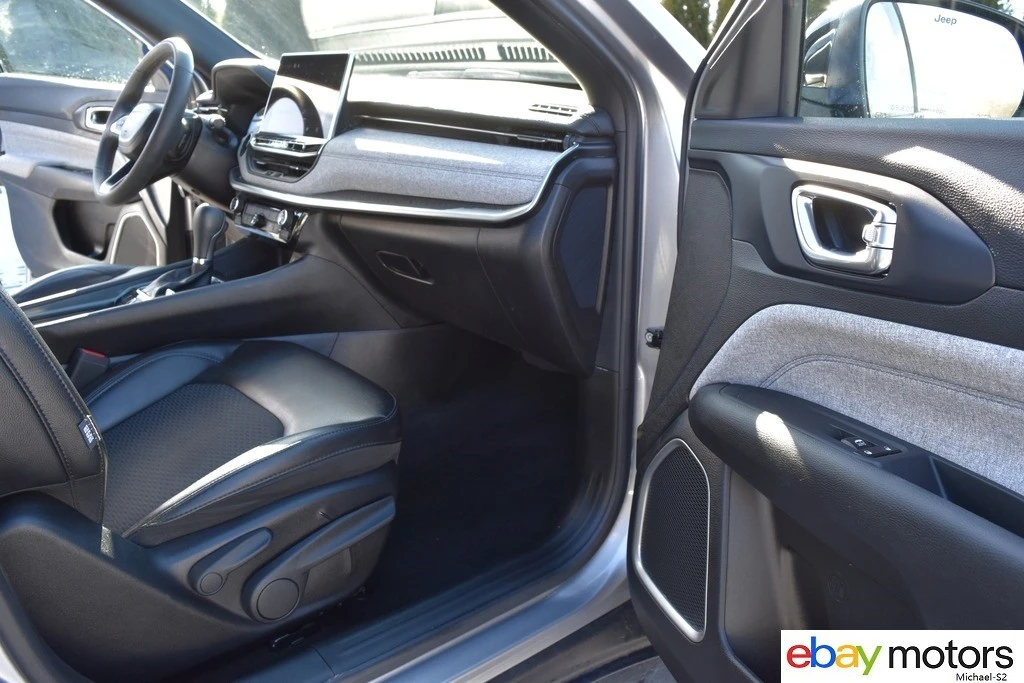2023 Jeep Compass - Image 17 of 21