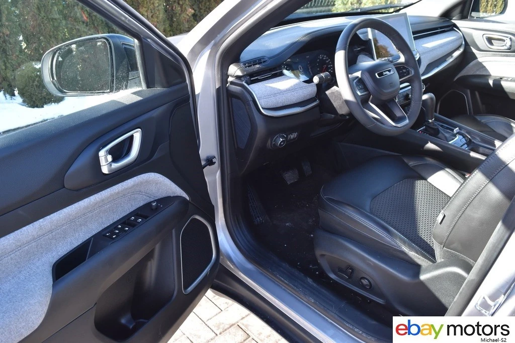 2023 Jeep Compass - Image 11 of 21