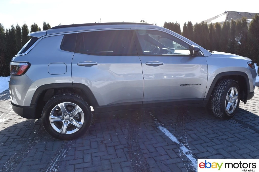 2023 Jeep Compass - Image 4 of 21