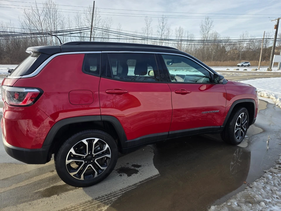 2023 Jeep Compass - Image 4 of 19