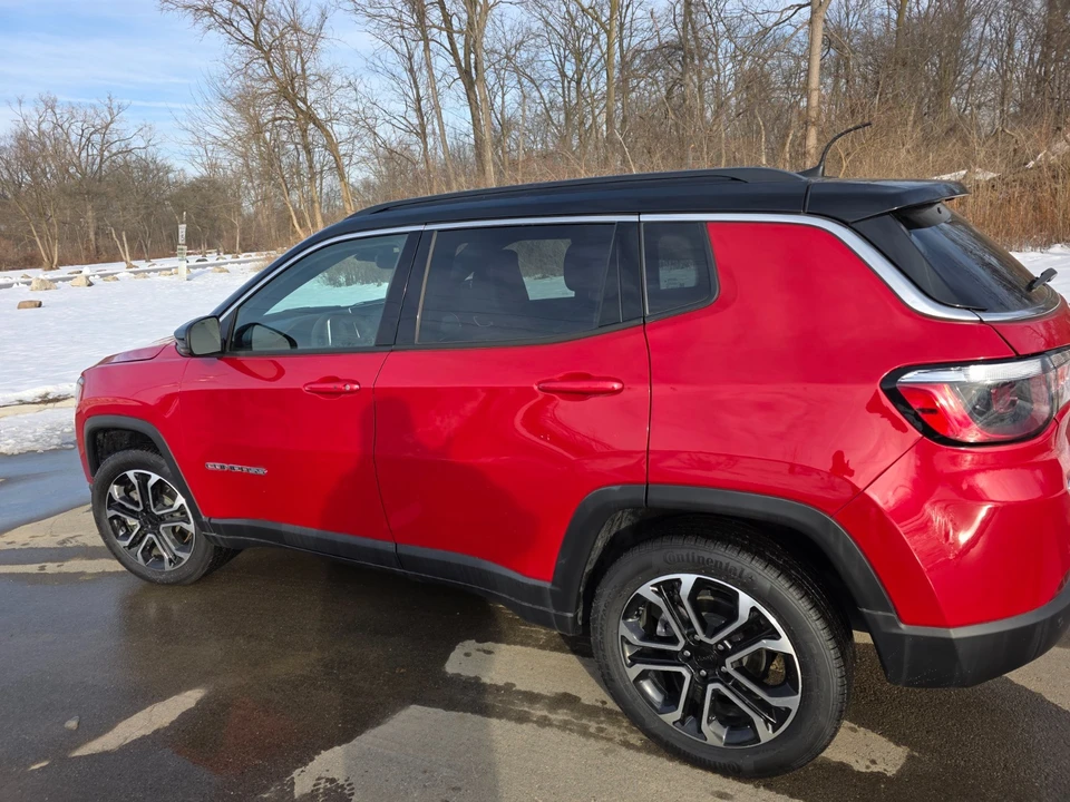 2023 Jeep Compass - Image 9 of 19