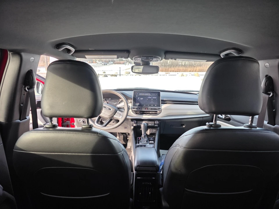 2023 Jeep Compass - Image 13 of 19