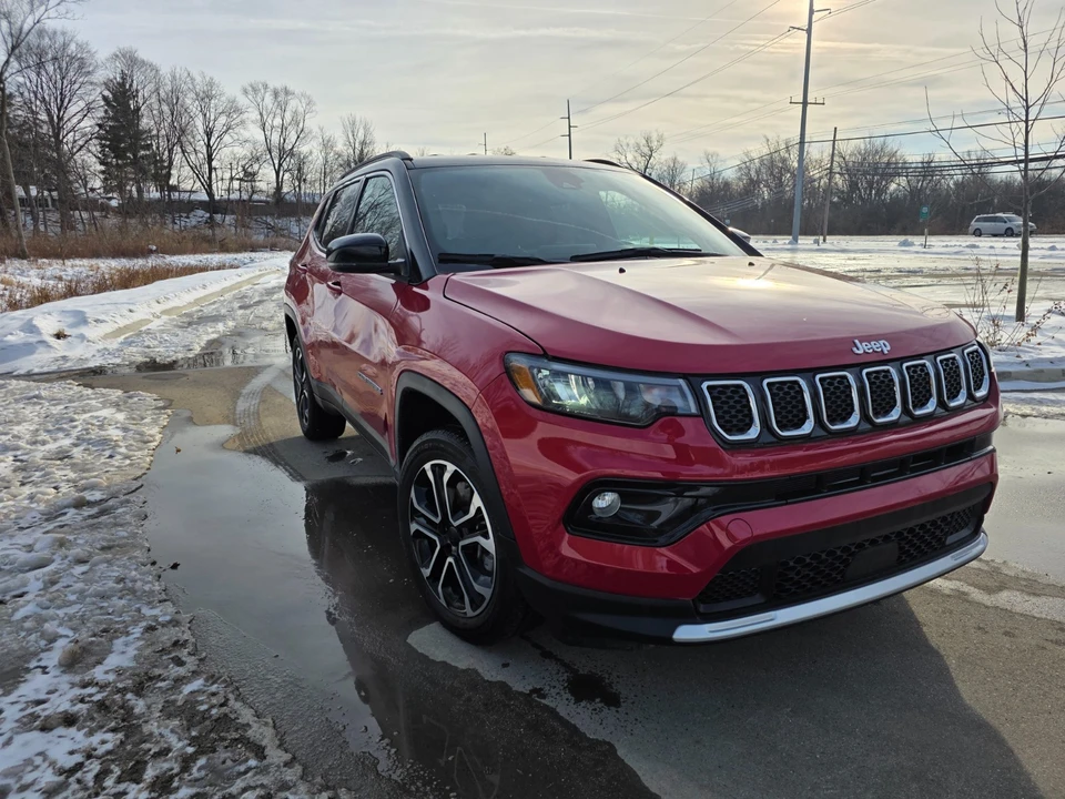 2023 Jeep Compass - Image 2 of 19