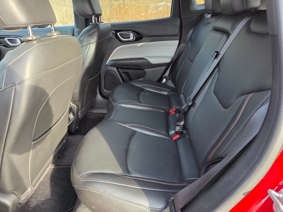 2023 Jeep Compass - Image 12 of 19