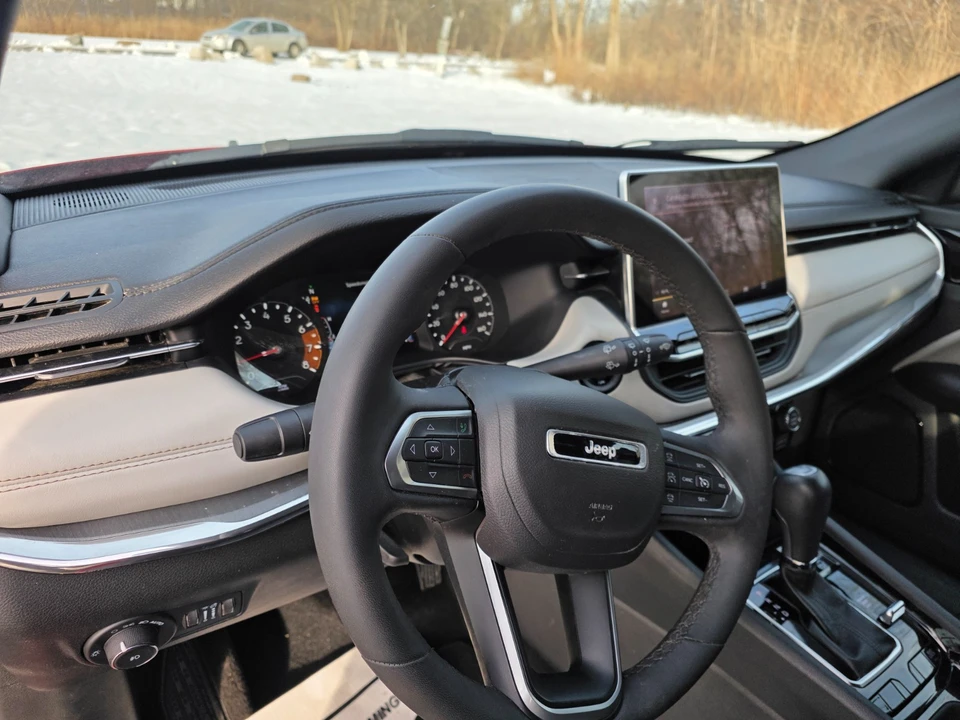 2023 Jeep Compass - Image 15 of 19