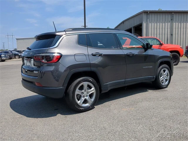 2023 Jeep Compass - Image 4 of 12