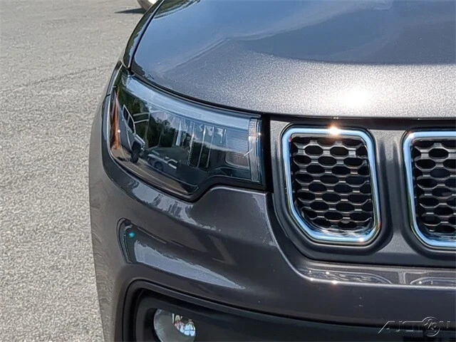 2023 Jeep Compass - Image 10 of 12