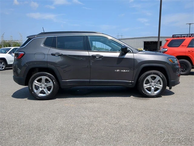 2023 Jeep Compass - Image 3 of 12