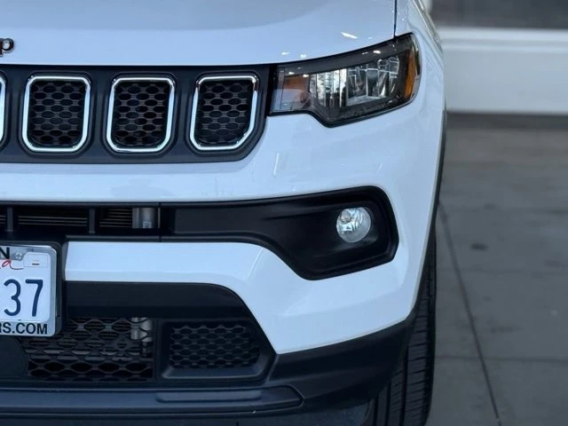 2023 Jeep Compass - Image 5 of 21