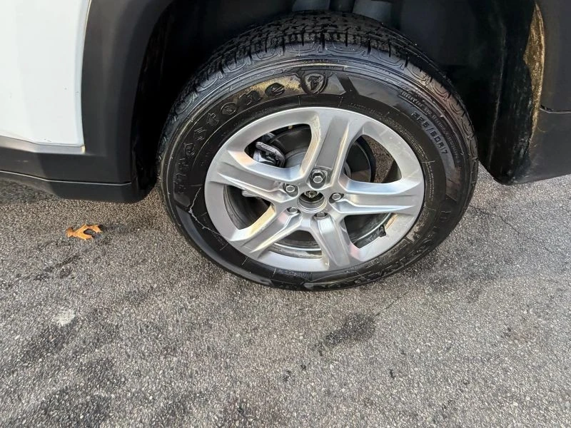 2023 Jeep Compass - Image 9 of 12