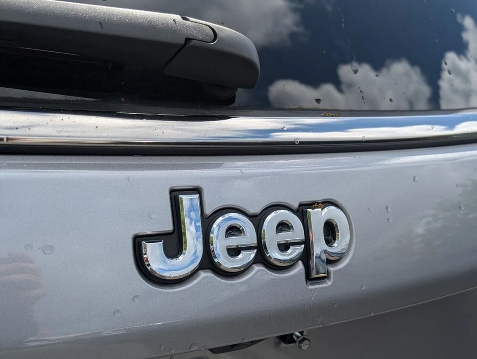 2023 Jeep Compass - Image 16 of 21