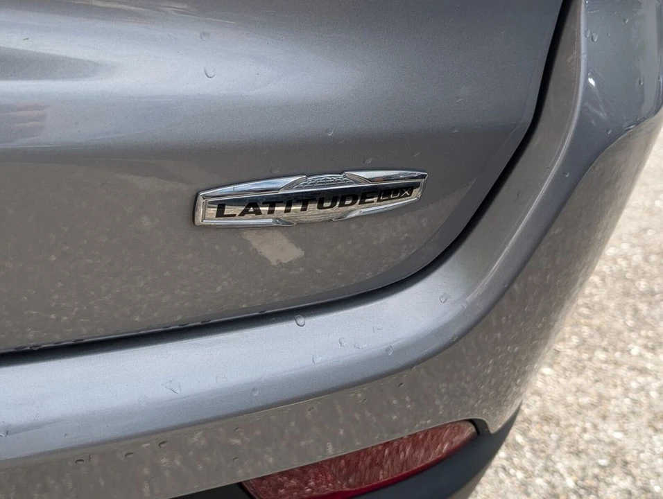 2023 Jeep Compass - Image 17 of 21