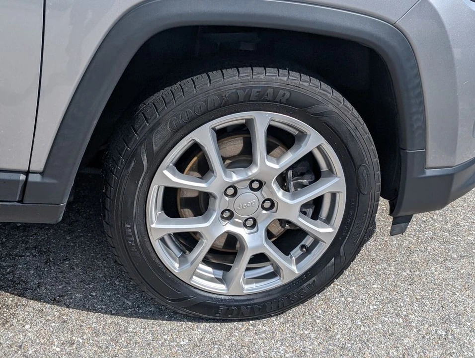 2023 Jeep Compass - Image 9 of 21