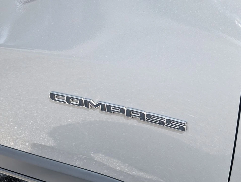 2023 Jeep Compass - Image 10 of 21