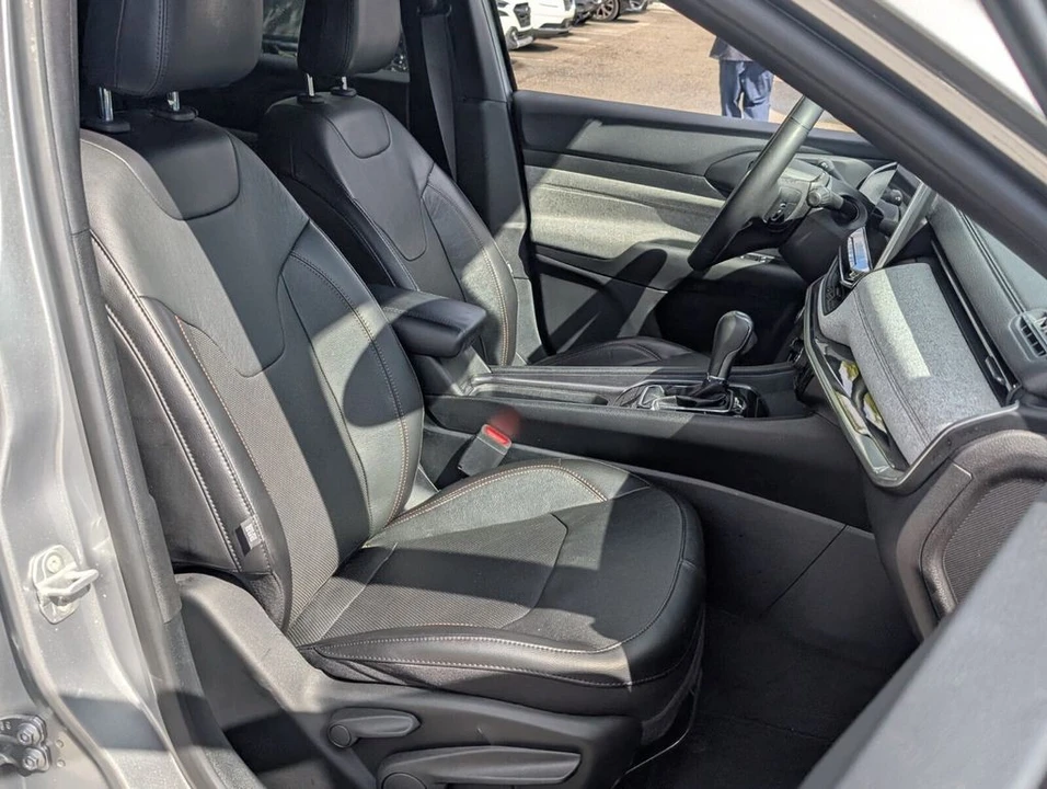 2023 Jeep Compass - Image 19 of 21