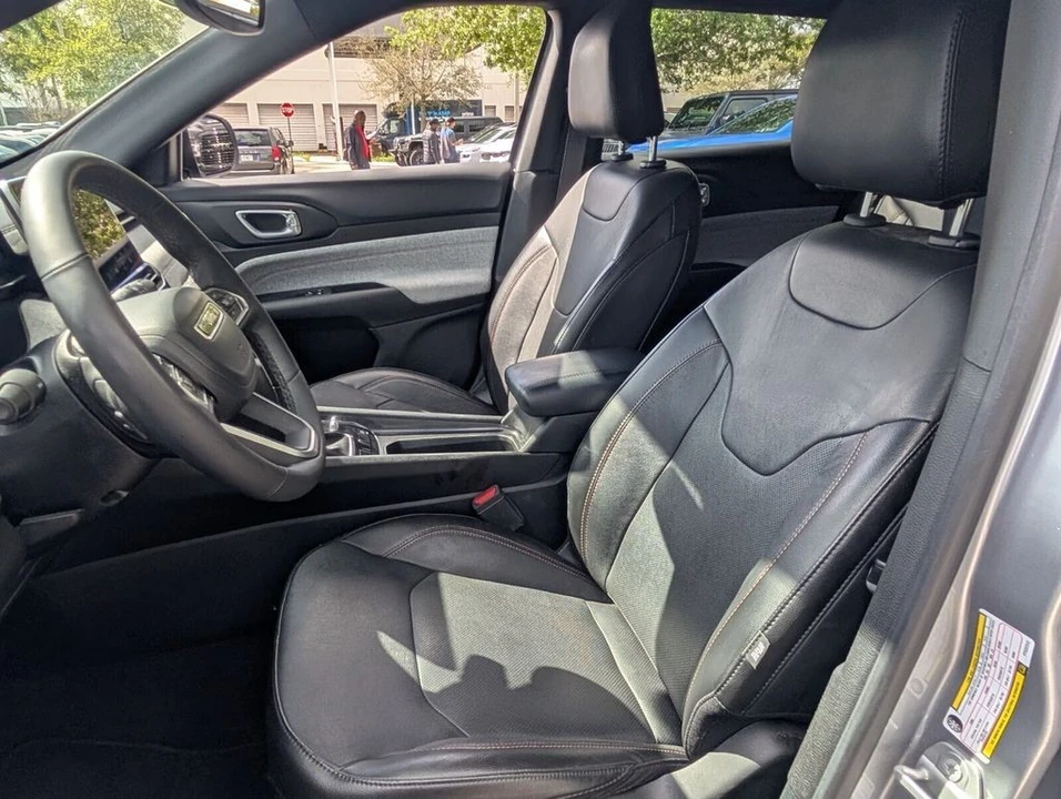 2023 Jeep Compass - Image 11 of 21