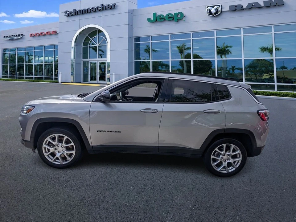 2023 Jeep Compass - Image 4 of 21