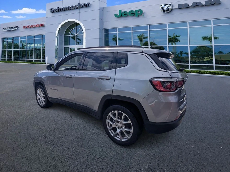 2023 Jeep Compass - Image 5 of 21