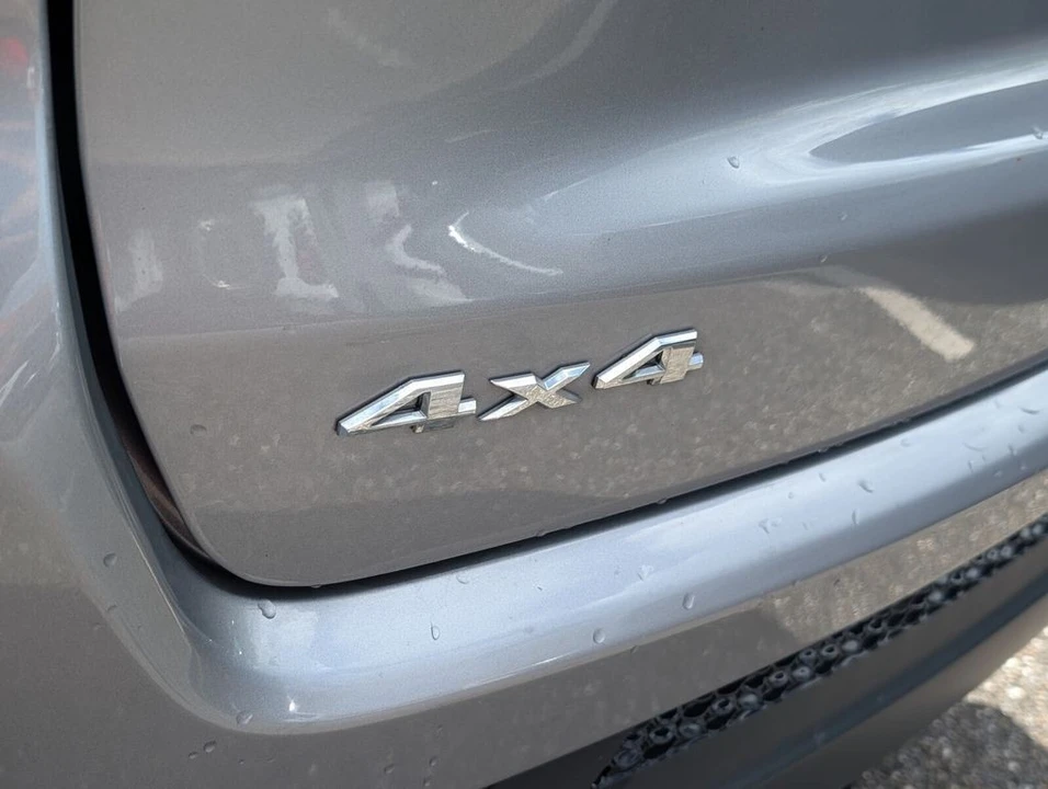 2023 Jeep Compass - Image 15 of 21