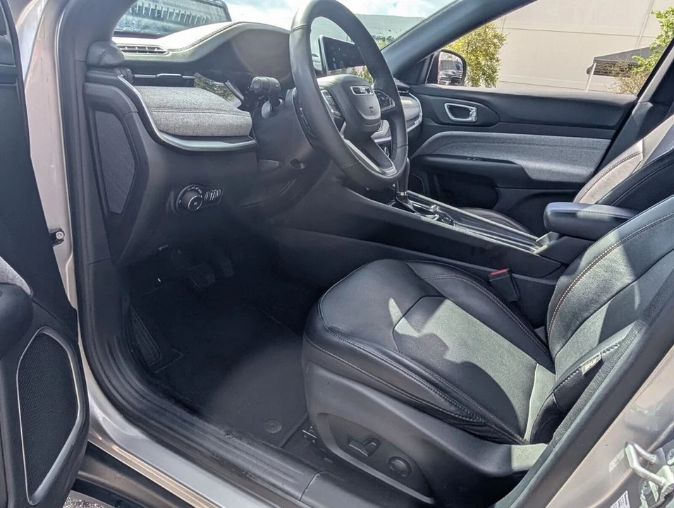 2023 Jeep Compass - Image 12 of 21