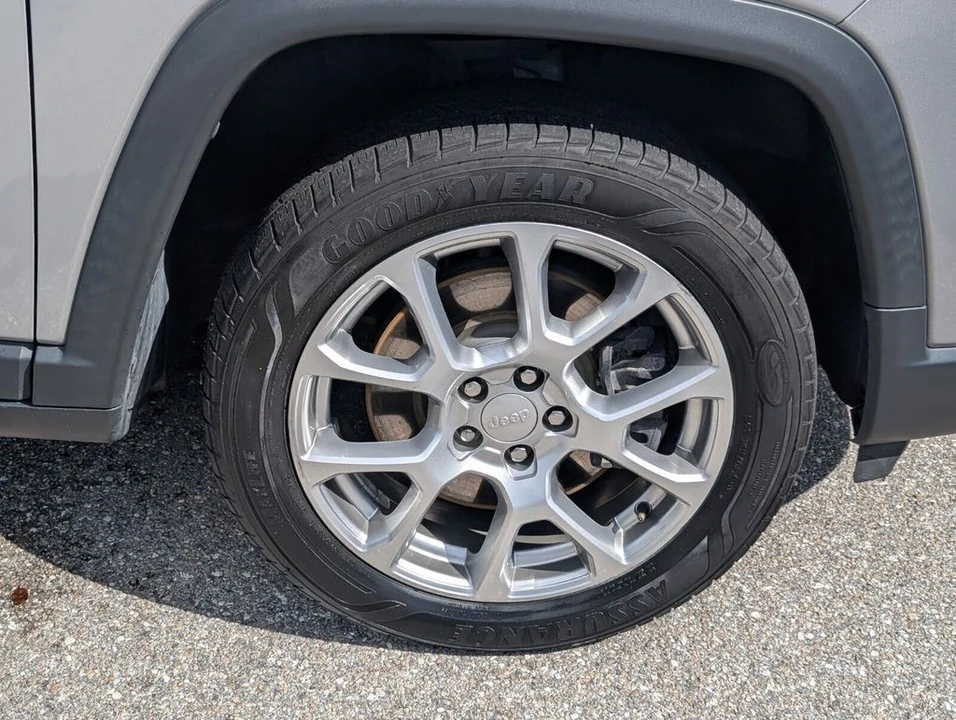2023 Jeep Compass - Image 20 of 21