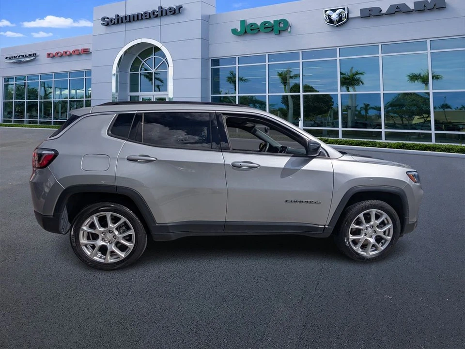 2023 Jeep Compass - Image 8 of 21