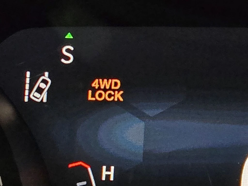 2023 Jeep Compass - Image 8 of 12