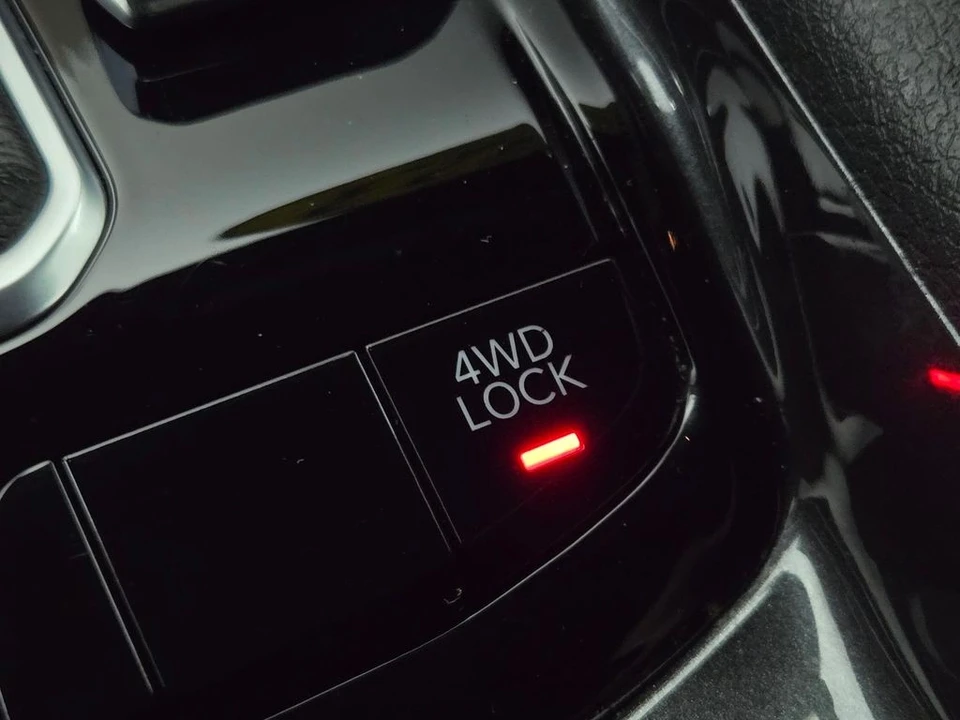 2023 Jeep Compass - Image 7 of 12