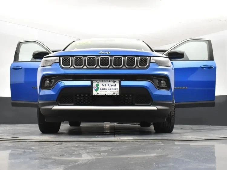 2023 Jeep Compass - Image 11 of 12