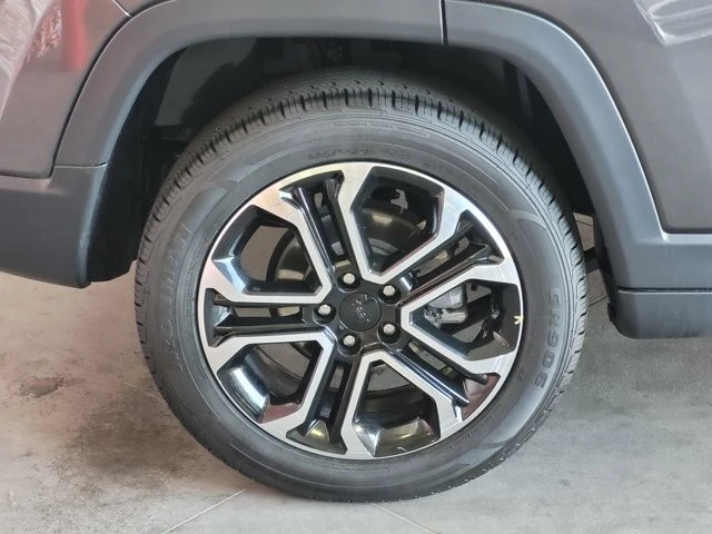 2023 Jeep Compass - Image 5 of 12