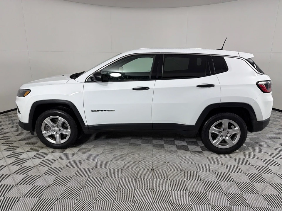 2023 Jeep Compass - Image 8 of 21