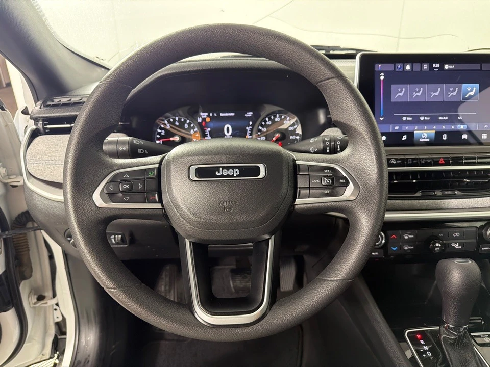 2023 Jeep Compass - Image 15 of 21