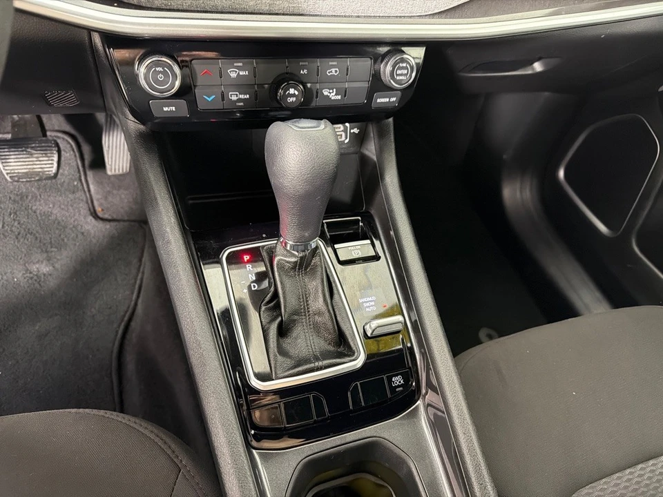 2023 Jeep Compass - Image 18 of 21