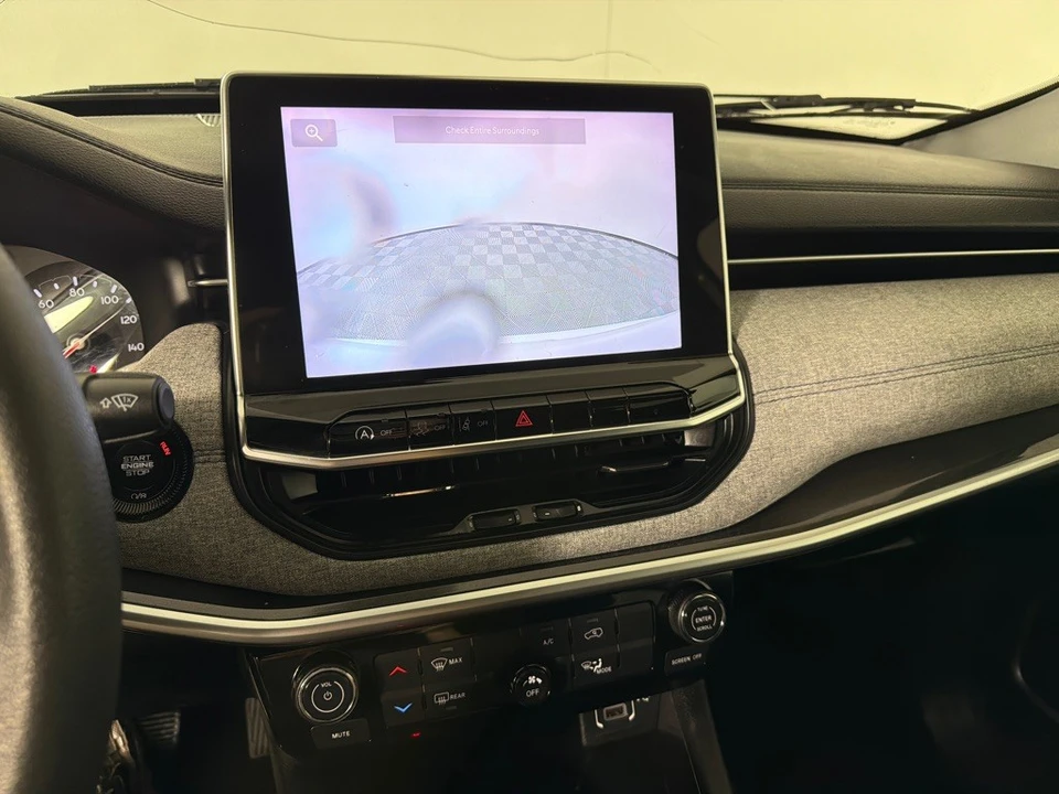 2023 Jeep Compass - Image 17 of 21